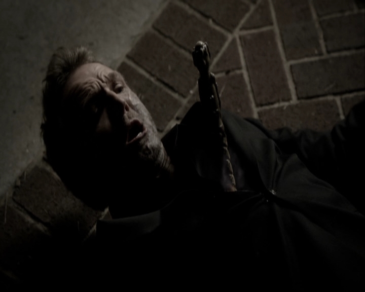VampireDiariesWorld-dot-org_TheOriginalsS1-TheOriginalVampires-ABiteSizesStory0148.jpg