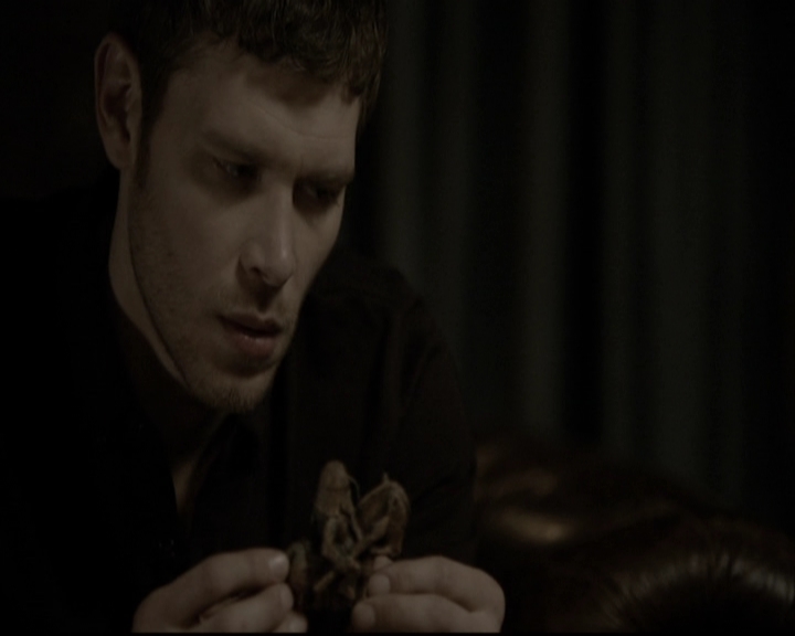 VampireDiariesWorld-dot-org_TheOriginalsS1-TheOriginalVampires-ABiteSizesStory0209.jpg