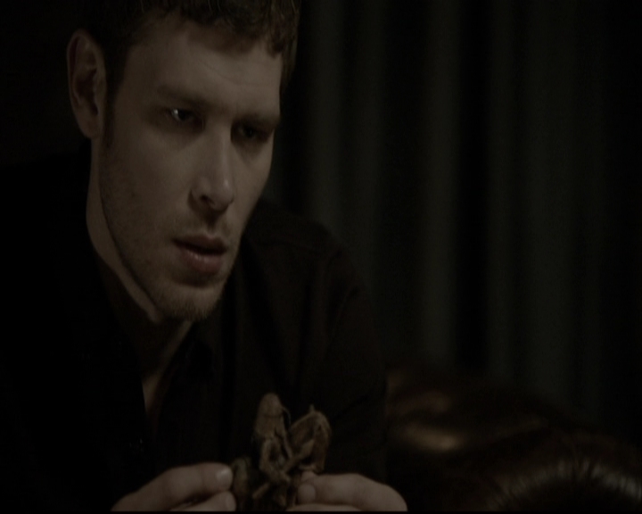 VampireDiariesWorld-dot-org_TheOriginalsS1-TheOriginalVampires-ABiteSizesStory0210.jpg
