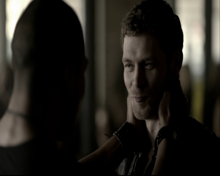 VampireDiariesWorld-dot-org_TheOriginalsS1-TheOriginalVampires-ABiteSizesStory0267.jpg