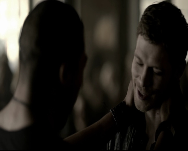 VampireDiariesWorld-dot-org_TheOriginalsS1-TheOriginalVampires-ABiteSizesStory0268.jpg