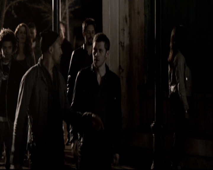 VampireDiariesWorld-dot-org_TheOriginalsS1-TheOriginalVampires-ABiteSizesStory0271.jpg
