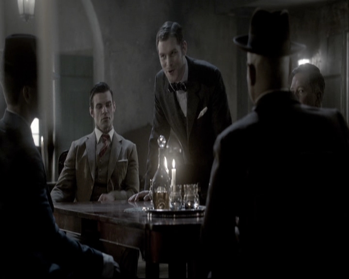 VampireDiariesWorld-dot-org_TheOriginalsS1-TheOriginalsRemixingHistory0265.jpg