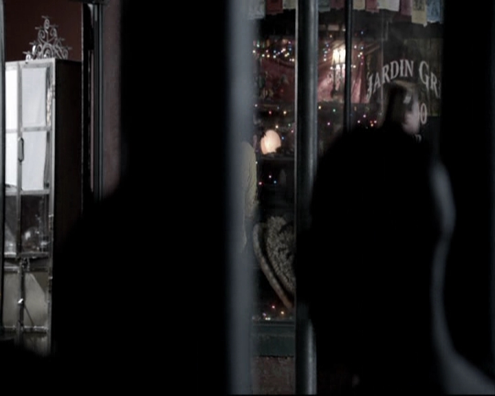 VampireDiariesWorld-dot-org_TheOriginalsS1-TheOriginalsRemixingHistory0288.jpg