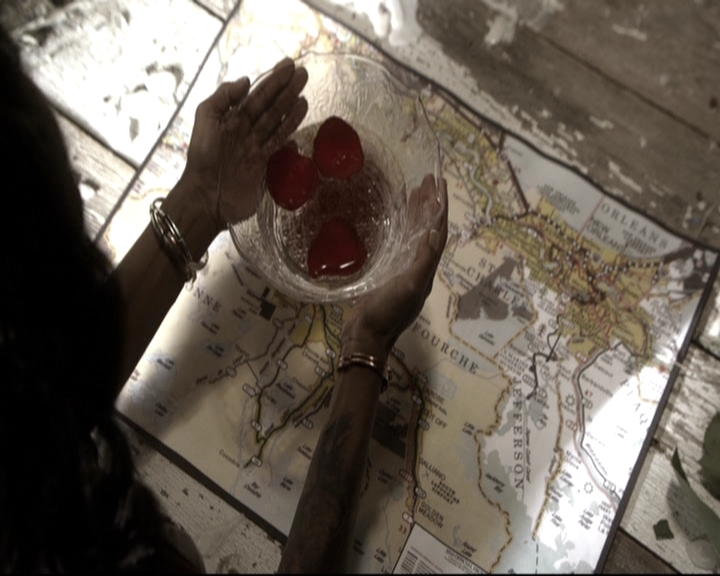 VampireDiariesWorld-dot-nl_TheOriginals-2x04LiveAndLetDie0460.jpg