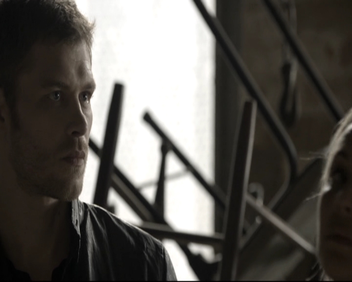 VampireDiariesWorld-dot-nl_TheOriginals-2x05RedDoor2024.jpg