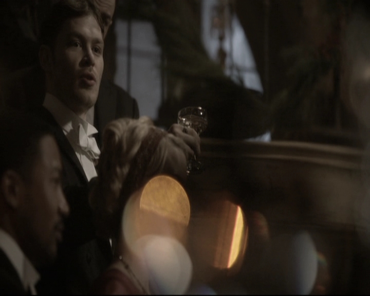 VampireDiariesWorld_dot_nl-TheOriginals_2x09TheMapOfMoments1954.jpg