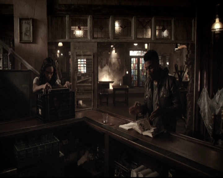 VampireDiariesWorld_dot_nl-TheOriginals_2x20CityBeneathTheSea0510.jpg