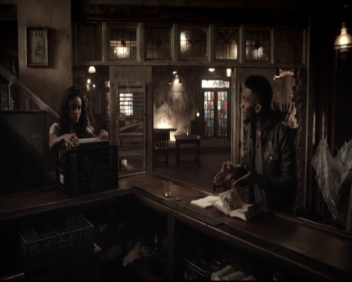 VampireDiariesWorld_dot_nl-TheOriginals_2x20CityBeneathTheSea0511.jpg