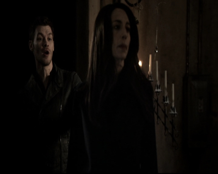 VampireDiariesWorld_dot_nl-TheOriginals_2x21FireWithFire0509.jpg