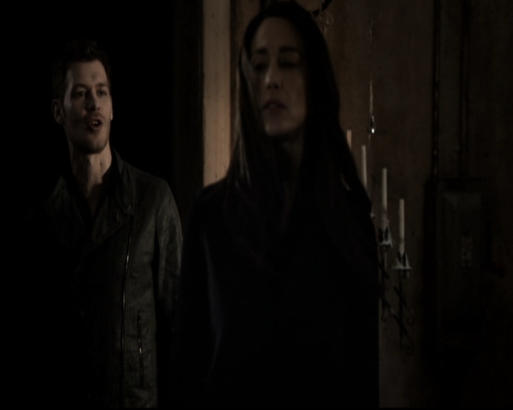 VampireDiariesWorld_dot_nl-TheOriginals_2x21FireWithFire0512.jpg