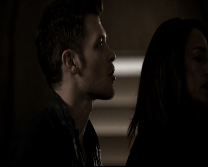 VampireDiariesWorld_dot_nl-TheOriginals_2x21FireWithFire0518.jpg