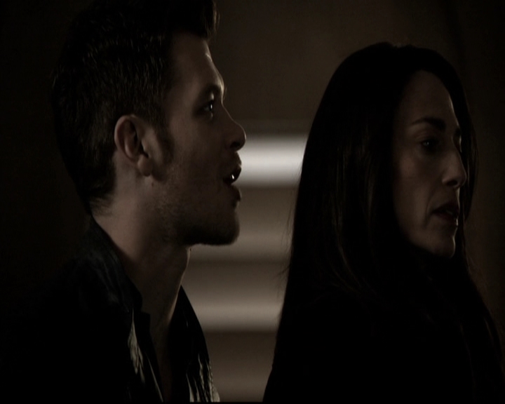 VampireDiariesWorld_dot_nl-TheOriginals_2x21FireWithFire0519.jpg