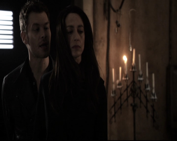 VampireDiariesWorld_dot_nl-TheOriginals_2x21FireWithFire0521.jpg