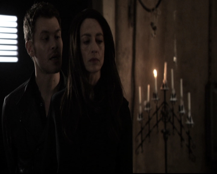 VampireDiariesWorld_dot_nl-TheOriginals_2x21FireWithFire0522.jpg