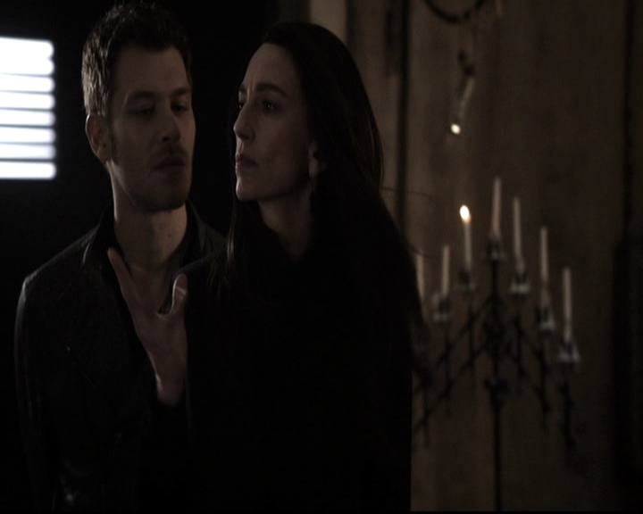 VampireDiariesWorld_dot_nl-TheOriginals_2x21FireWithFire0526.jpg