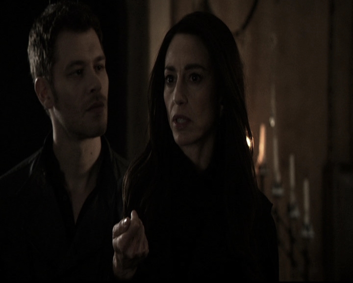 VampireDiariesWorld_dot_nl-TheOriginals_2x21FireWithFire0534.jpg