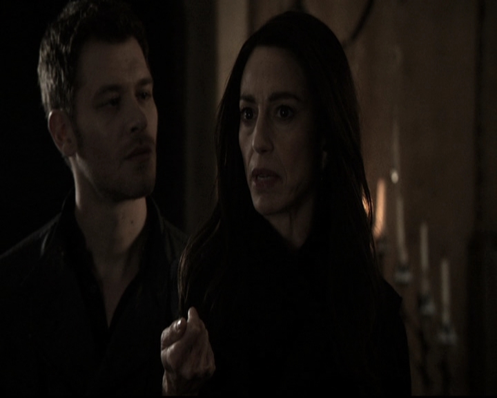 VampireDiariesWorld_dot_nl-TheOriginals_2x21FireWithFire0535.jpg