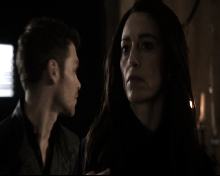 VampireDiariesWorld_dot_nl-TheOriginals_2x21FireWithFire0543.jpg