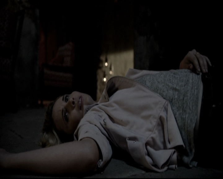 VampireDiariesWorld_dot_nl-TheOriginals_2x21FireWithFire2103.jpg