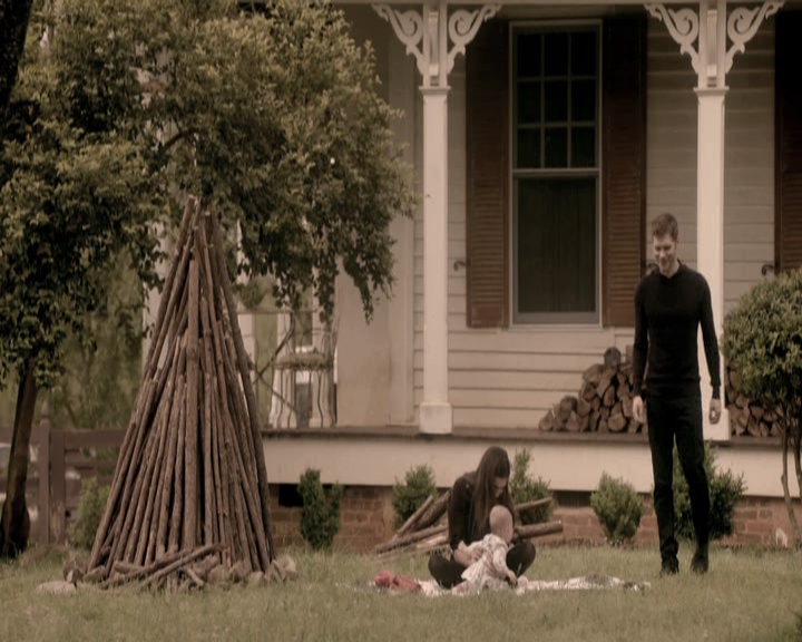 VampireDiariesWorld-dot-nl_TheOriginals-2x22AshesToAshes-DeletedScenes0009.jpg