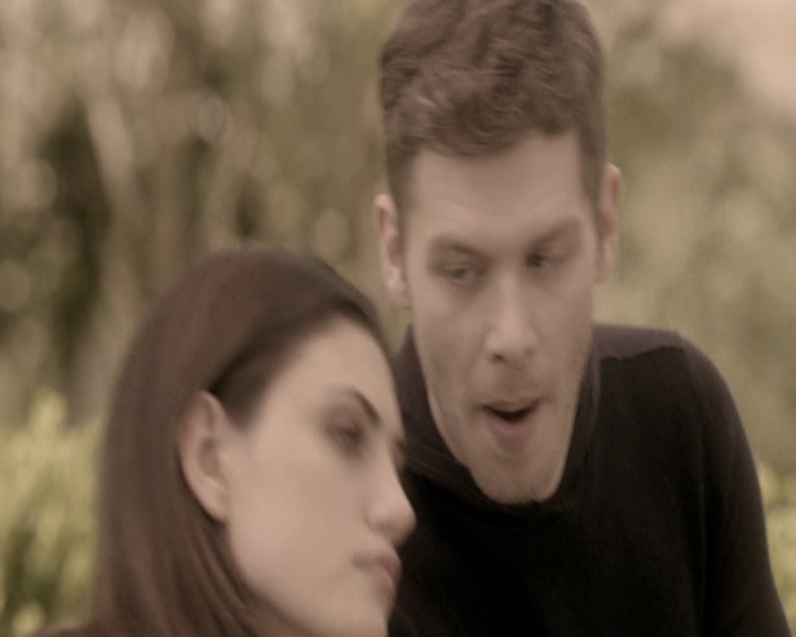 VampireDiariesWorld-dot-nl_TheOriginals-2x22AshesToAshes-DeletedScenes0023.jpg