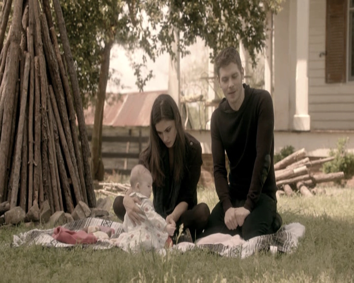 VampireDiariesWorld-dot-nl_TheOriginals-2x22AshesToAshes-DeletedScenes0029.jpg