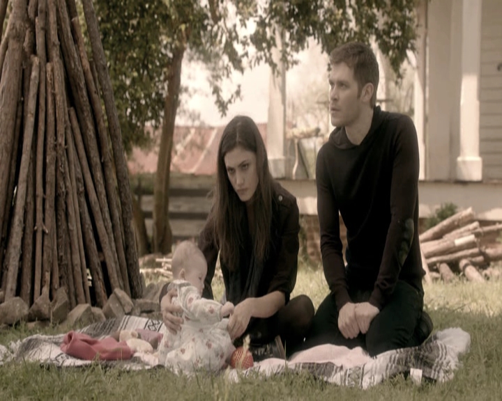 VampireDiariesWorld-dot-nl_TheOriginals-2x22AshesToAshes-DeletedScenes0036.jpg
