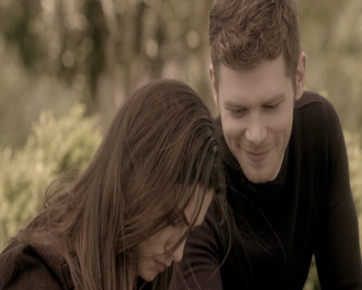 VampireDiariesWorld-dot-nl_TheOriginals-2x22AshesToAshes-DeletedScenes0068.jpg
