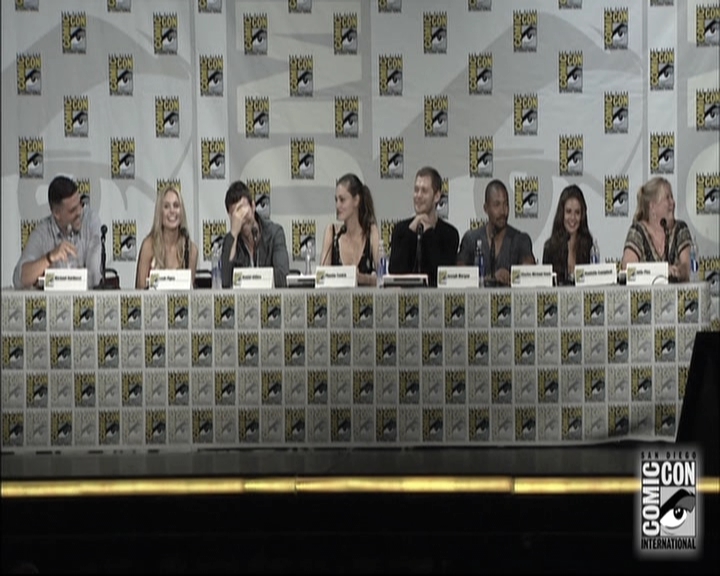VampireDiariesWorld-dot-nl_TheOriginals-S3SanDiegoComicCon2014Panel1048.jpg