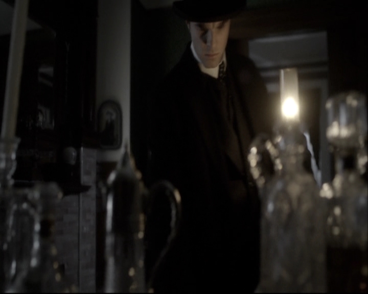 VampireDiariesWorld-dot-nl_TheOriginals-S3TheAwakeningsWebSeries-LockedIn0028.jpg