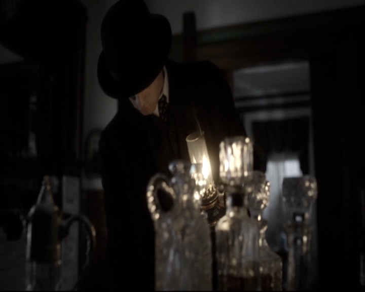 VampireDiariesWorld-dot-nl_TheOriginals-S3TheAwakeningsWebSeries-LockedIn0029.jpg