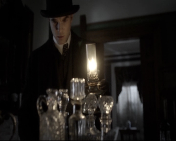 VampireDiariesWorld-dot-nl_TheOriginals-S3TheAwakeningsWebSeries-LockedIn0031.jpg