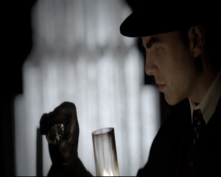 VampireDiariesWorld-dot-nl_TheOriginals-S3TheAwakeningsWebSeries-LockedIn0036.jpg