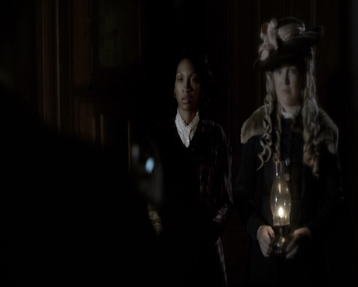 VampireDiariesWorld-dot-nl_TheOriginals-S3TheAwakeningsWebSeries-LockedIn0042.jpg