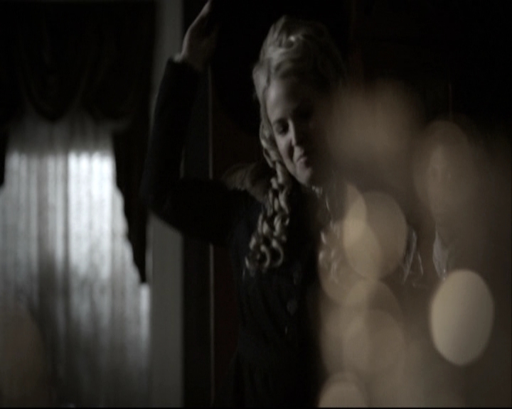 VampireDiariesWorld-dot-nl_TheOriginals-S3TheAwakeningsWebSeries-LockedIn0049.jpg