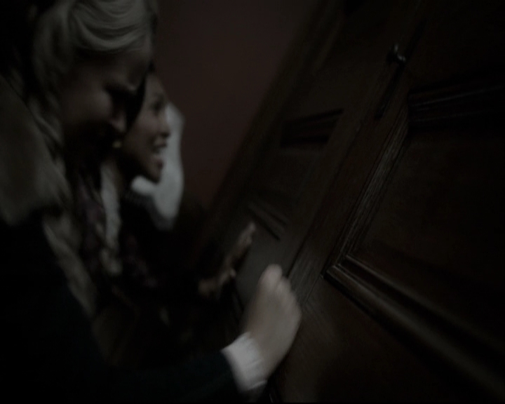 VampireDiariesWorld-dot-nl_TheOriginals-S3TheAwakeningsWebSeries-LockedIn0083.jpg