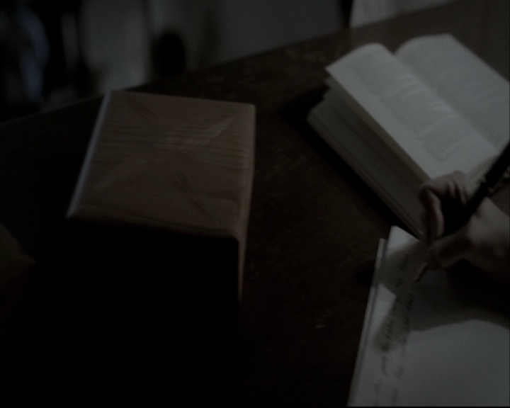 VampireDiariesWorld-dot-nl_TheOriginals-S3TheAwakeningsWebSeries-LockedIn0091.jpg