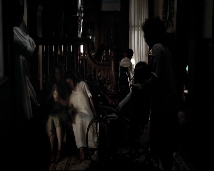 VampireDiariesWorld-dot-nl_TheOriginals-S3TheAwakeningsWebSeries-LockedIn0102.jpg