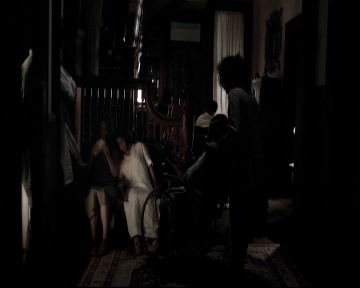 VampireDiariesWorld-dot-nl_TheOriginals-S3TheAwakeningsWebSeries-LockedIn0104.jpg