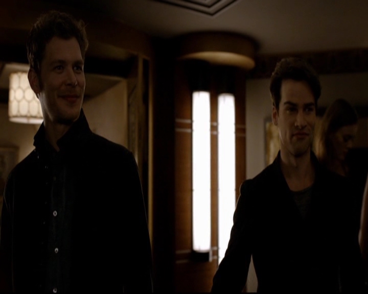 VampireDiariesWorld-dot-nl_TheOriginals_3x01ForTheMillemnium1678.jpg