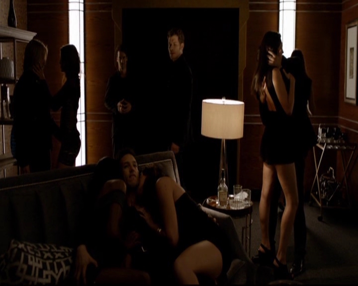 VampireDiariesWorld-dot-nl_TheOriginals_3x01ForTheMillemnium1687.jpg