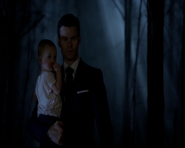 VampireDiariesWorld-dot-nl_TheOriginals_3x02YouHungTheMoon0036.jpg