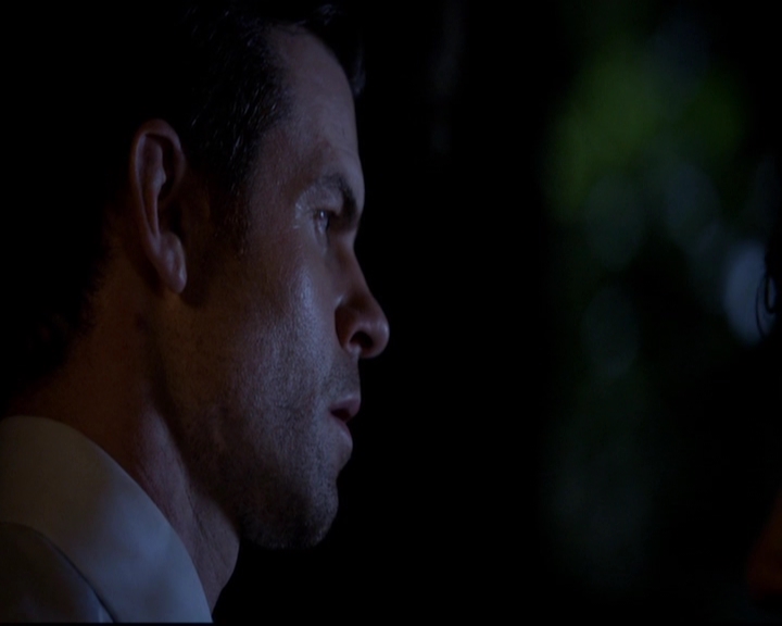 VampireDiariesWorld-dot-nl_TheOriginals_3x02YouHungTheMoon0141.jpg