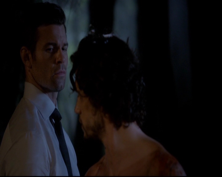 VampireDiariesWorld-dot-nl_TheOriginals_3x02YouHungTheMoon0164.jpg