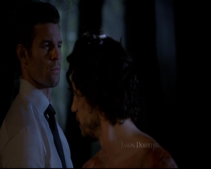 VampireDiariesWorld-dot-nl_TheOriginals_3x02YouHungTheMoon0165.jpg