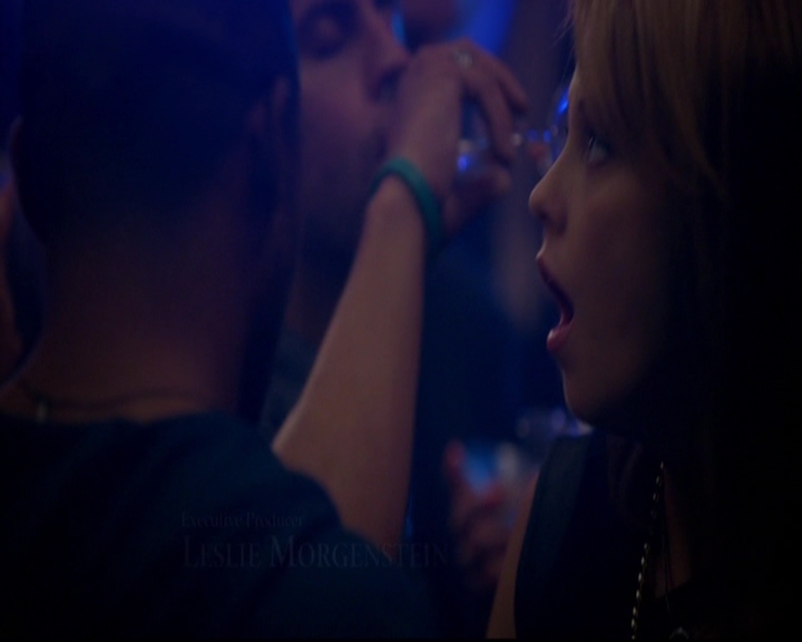 VampireDiariesWorld-dot-nl_TheOriginals_3x02YouHungTheMoon0204.jpg