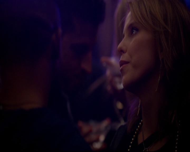 VampireDiariesWorld-dot-nl_TheOriginals_3x02YouHungTheMoon0205.jpg