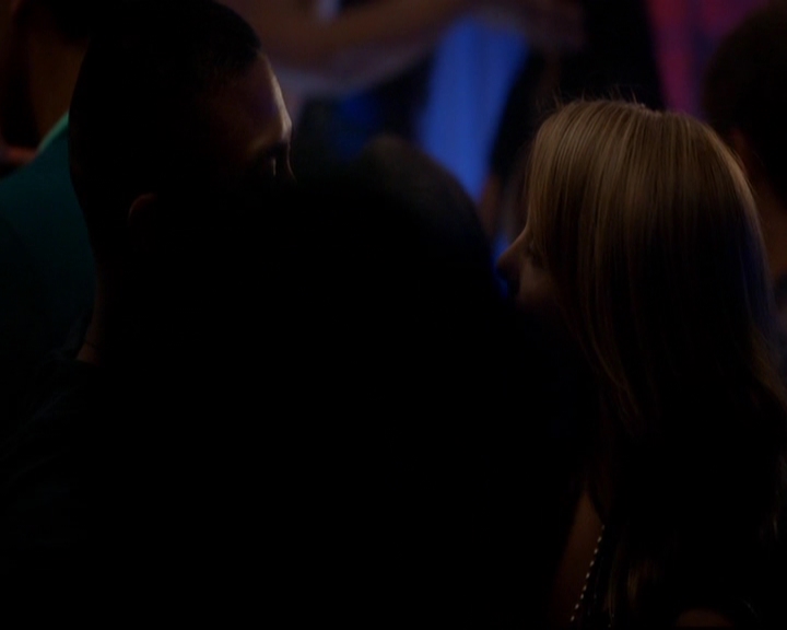 VampireDiariesWorld-dot-nl_TheOriginals_3x02YouHungTheMoon0215.jpg