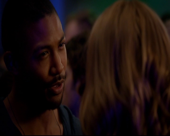 VampireDiariesWorld-dot-nl_TheOriginals_3x02YouHungTheMoon0216.jpg